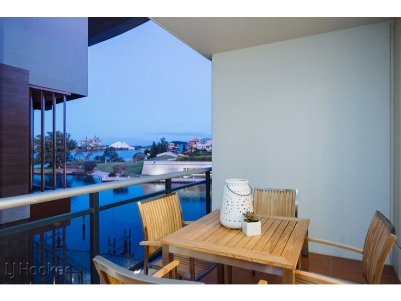 10/1 Henry Lawson Walk, East Perth WA 6004