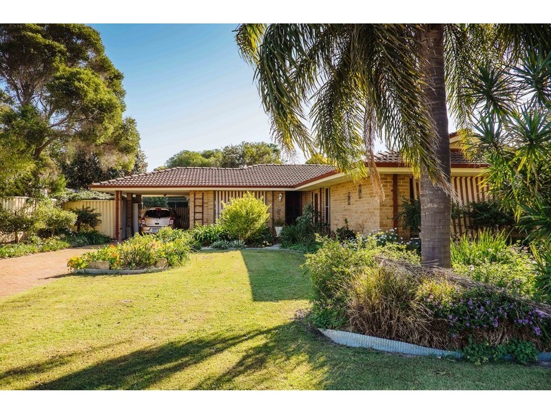 8 Coachwood Gardens, Ballajura WA 6066