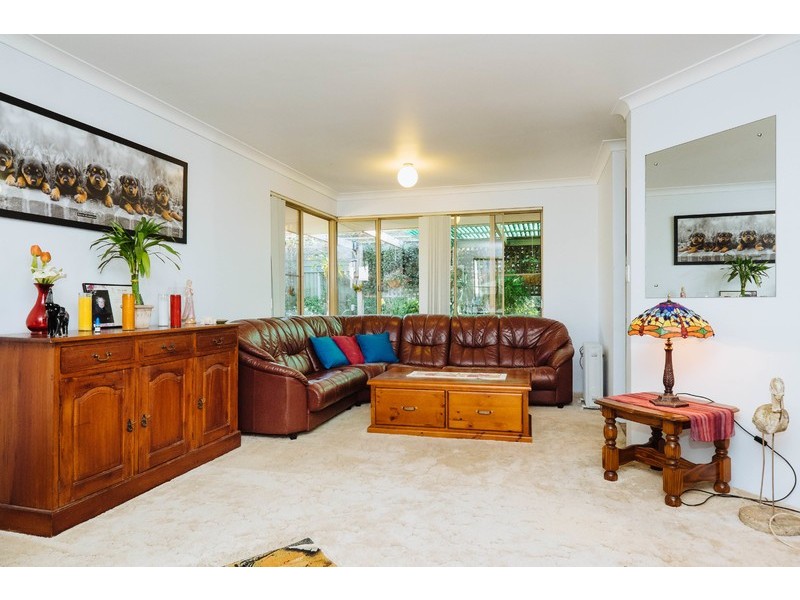 8 Coachwood Gardens, Ballajura WA 6066