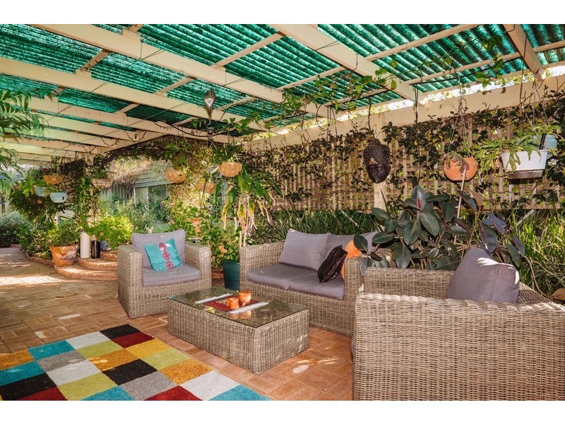 8 Coachwood Gardens, Ballajura WA 6066