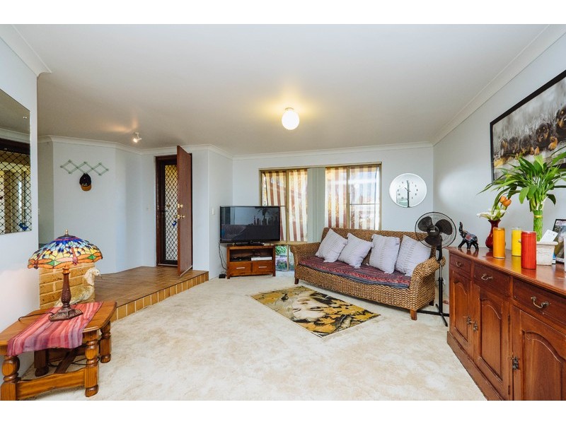 8 Coachwood Gardens, Ballajura WA 6066