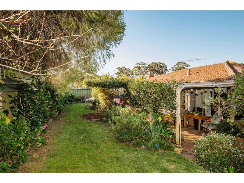 8 Coachwood Gardens, Ballajura WA 6066