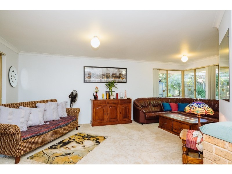 8 Coachwood Gardens, Ballajura WA 6066