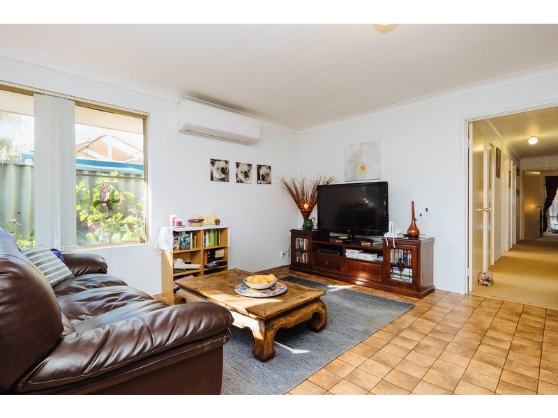 8 Coachwood Gardens, Ballajura WA 6066