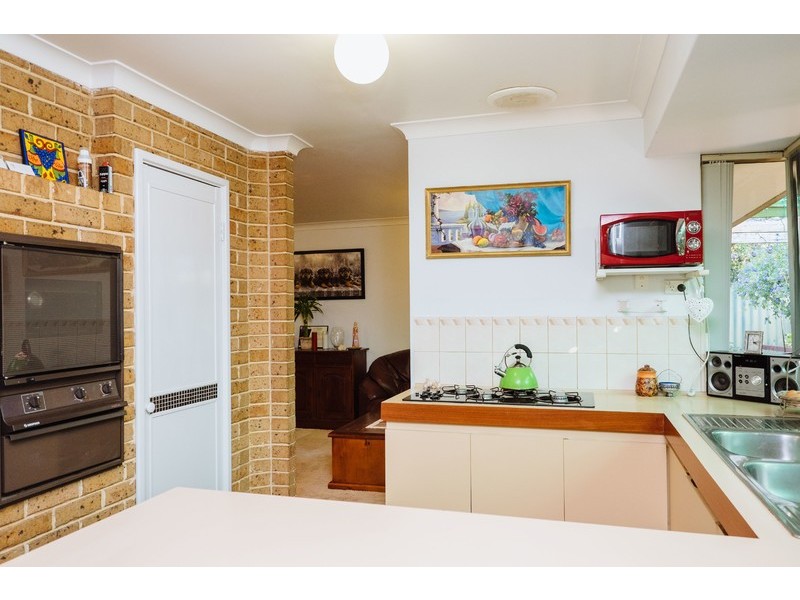 8 Coachwood Gardens, Ballajura WA 6066