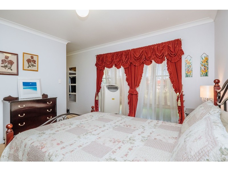 8 Coachwood Gardens, Ballajura WA 6066