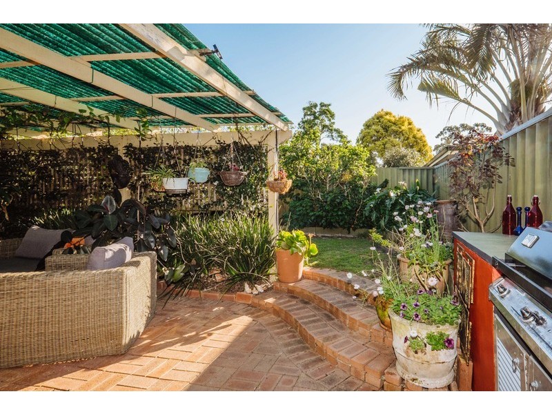 8 Coachwood Gardens, Ballajura WA 6066