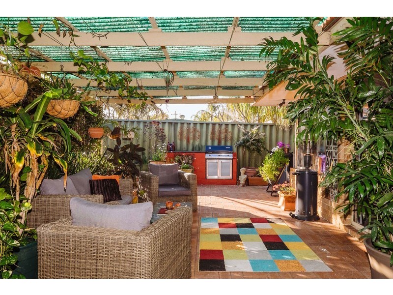 8 Coachwood Gardens, Ballajura WA 6066