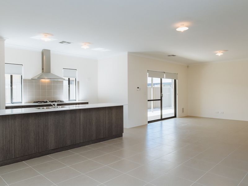 42 Silvershot Avenue, Harrisdale WA 6112