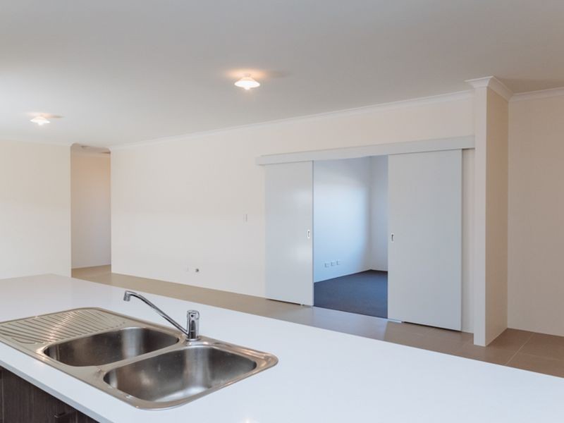 42 Silvershot Avenue, Harrisdale WA 6112