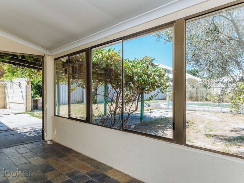 22 Davy Street, Alfred Cove WA 6154