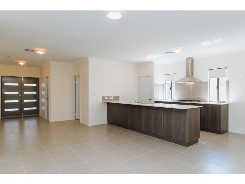 42 Silvershot Avenue, Harrisdale WA 6112