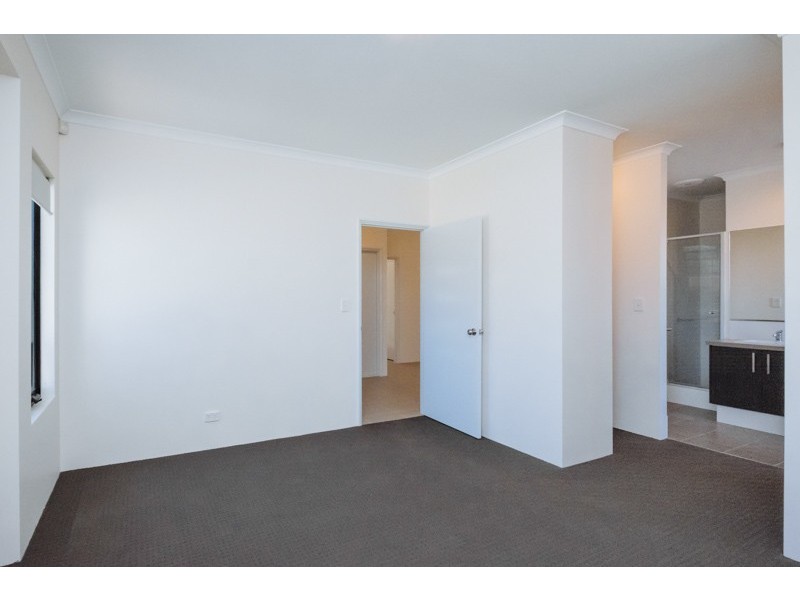 42 Silvershot Avenue, Harrisdale WA 6112