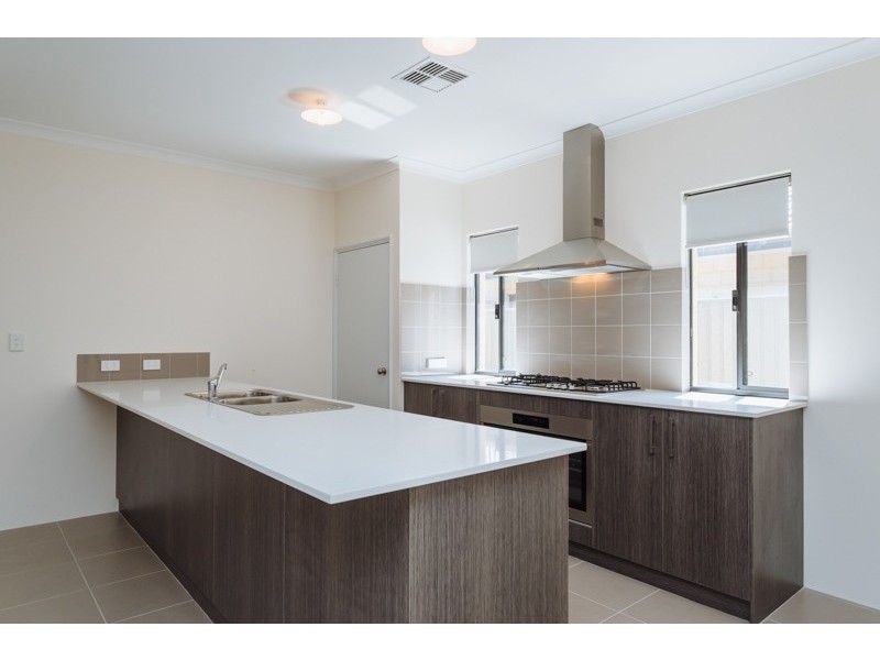 42 Silvershot Avenue, Harrisdale WA 6112