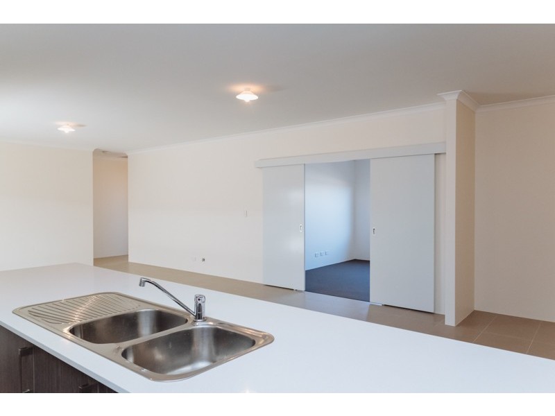 42 Silvershot Avenue, Harrisdale WA 6112