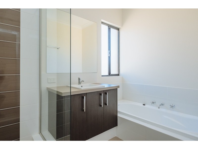 42 Silvershot Avenue, Harrisdale WA 6112