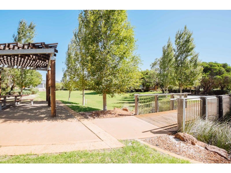 42 Silvershot Avenue, Harrisdale WA 6112