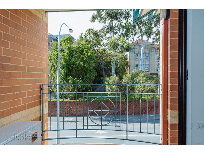18/23 Wellington Street, East Perth WA 6004