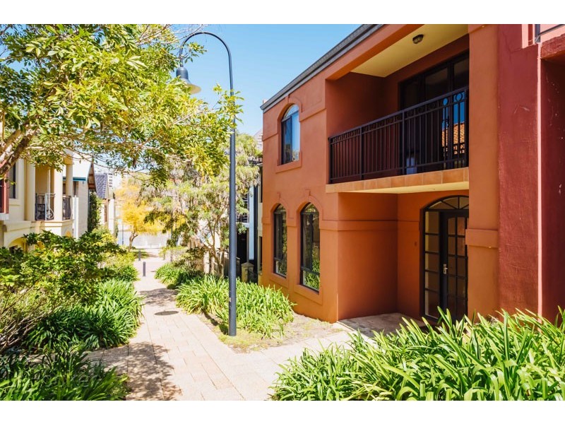 6 Flagstaff Lane, East Perth WA 6004