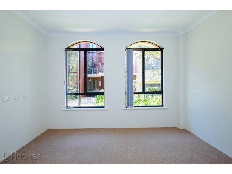 6 Flagstaff Lane, East Perth WA 6004