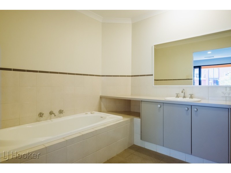 6 Flagstaff Lane, East Perth WA 6004