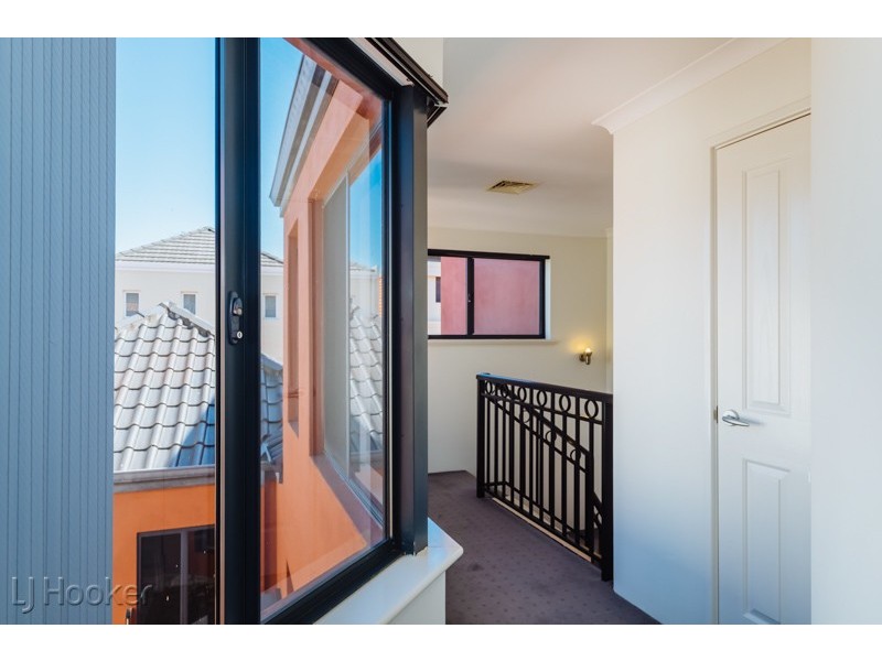 6 Flagstaff Lane, East Perth WA 6004