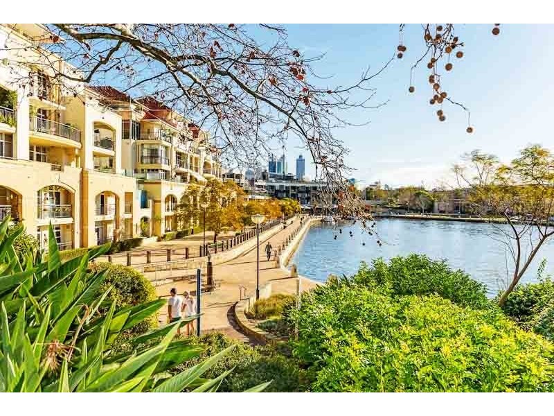 6 Flagstaff Lane, East Perth WA 6004