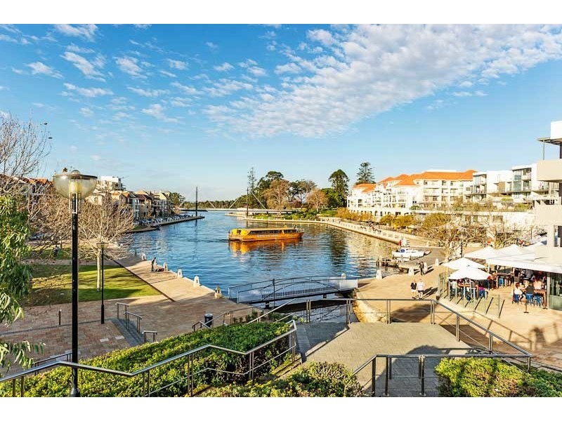 6 Flagstaff Lane, East Perth WA 6004