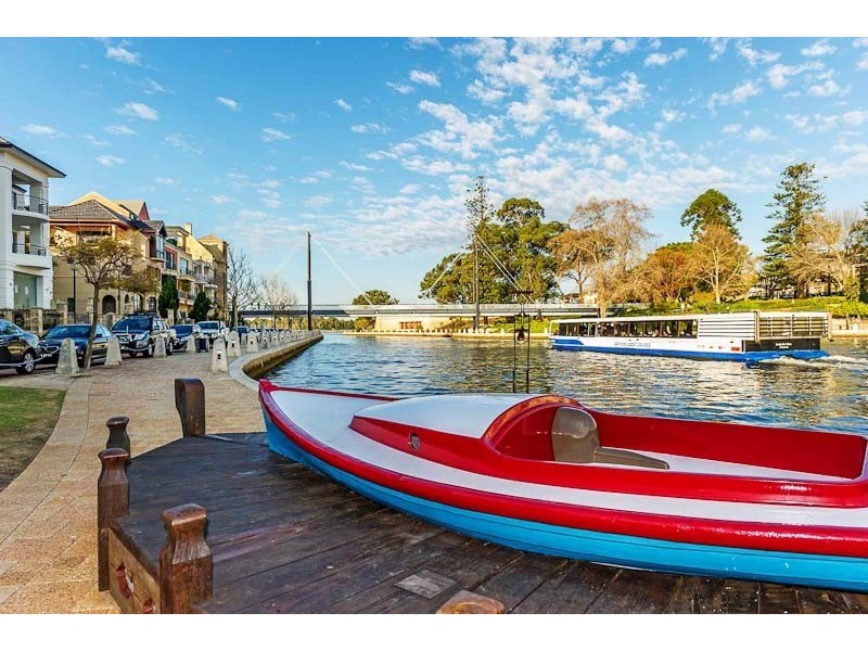 6 Flagstaff Lane, East Perth WA 6004