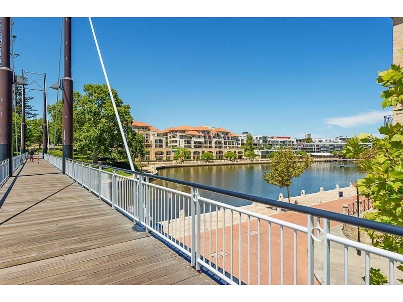 6 Flagstaff Lane, East Perth WA 6004