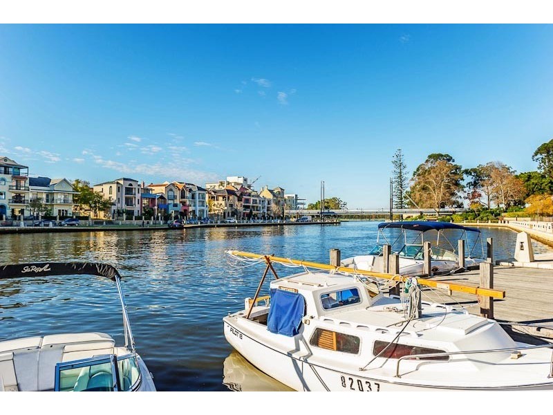 6 Flagstaff Lane, East Perth WA 6004