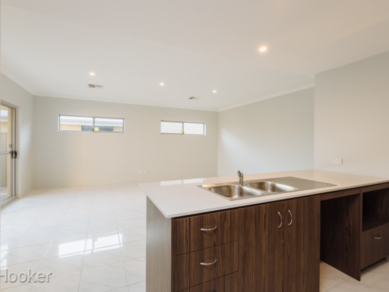 15 Bindarri Grove, Wandi WA 6167