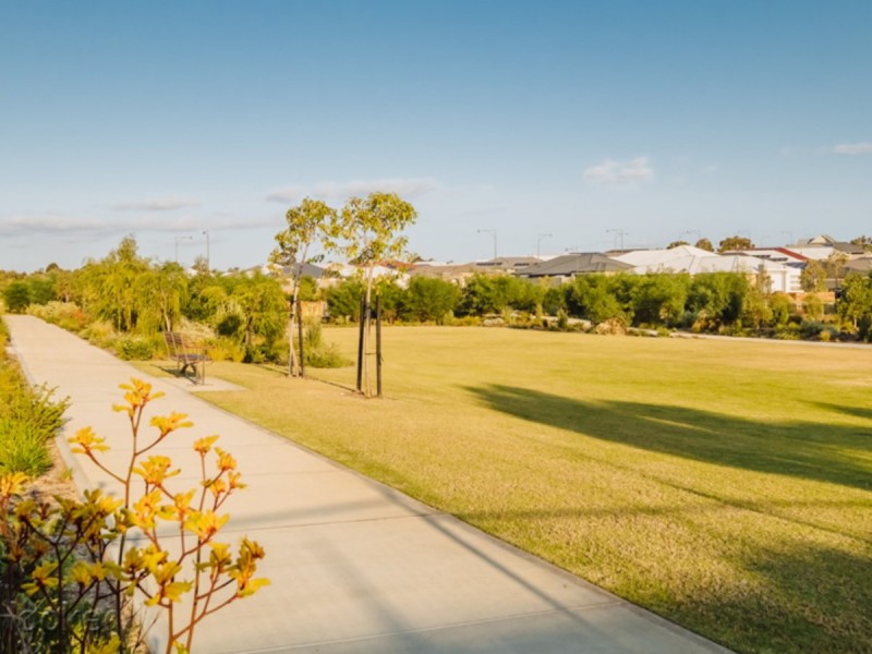15 Bindarri Grove, Wandi WA 6167