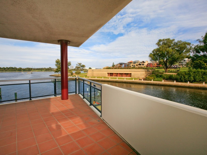 2/1 Henry Lawson Walk, East Perth WA 6004