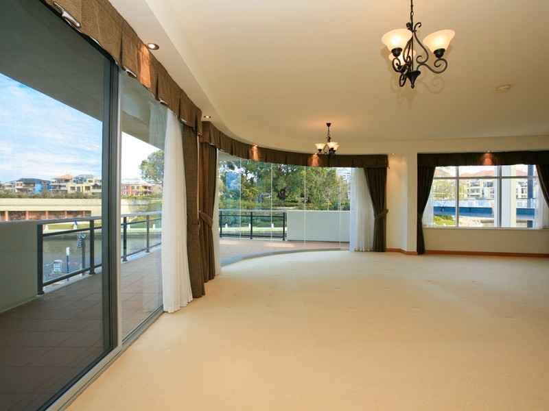 2/1 Henry Lawson Walk, East Perth WA 6004