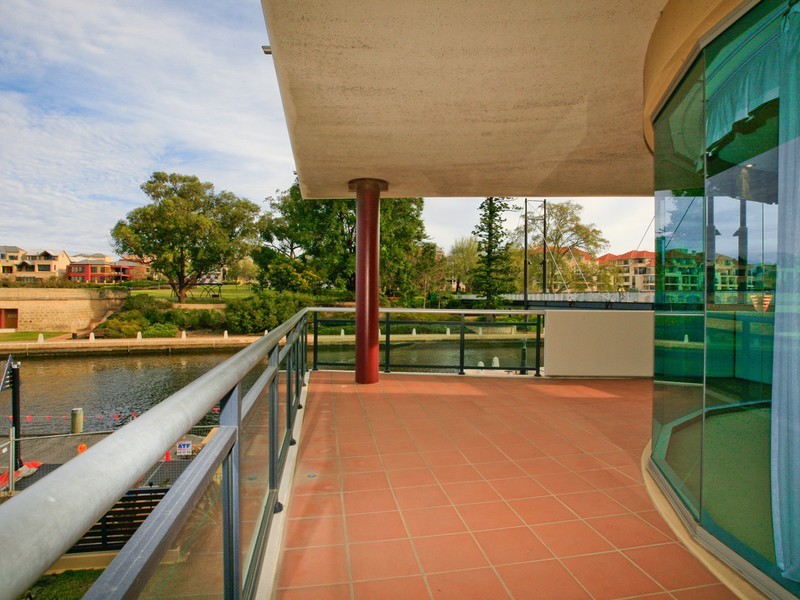 2/1 Henry Lawson Walk, East Perth WA 6004