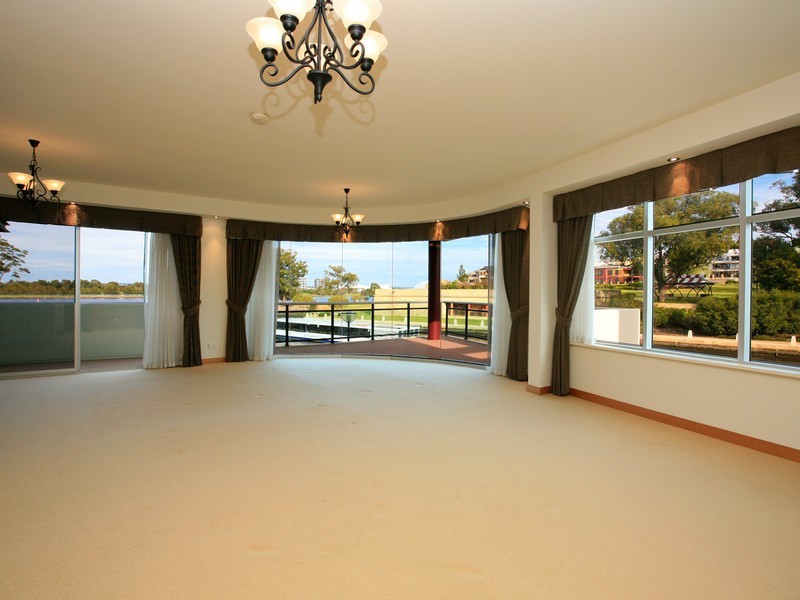 2/1 Henry Lawson Walk, East Perth WA 6004