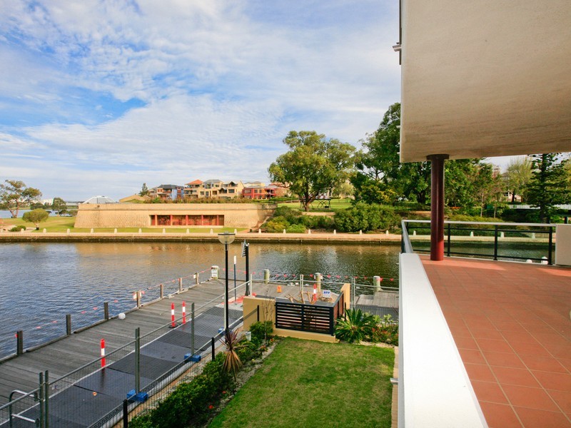 2/1 Henry Lawson Walk, East Perth WA 6004