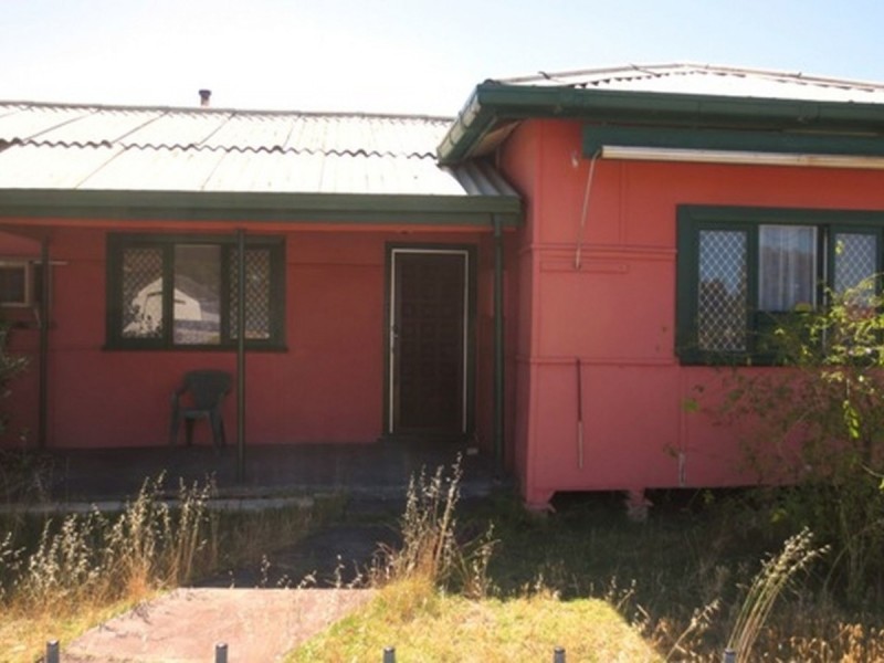 6 Wroxton Street, Midland WA 6056
