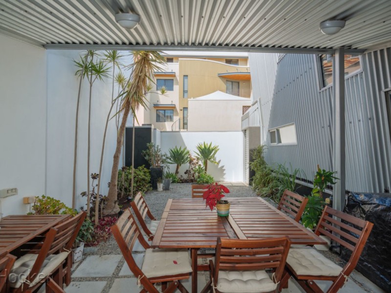 18 Tully Road, East Perth WA 6004