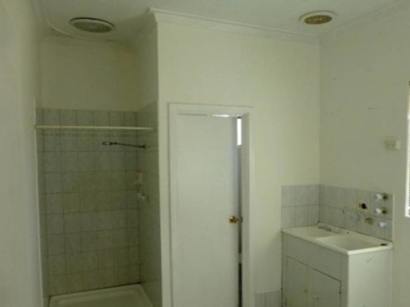 1 Gladstone Street, St James WA 6102