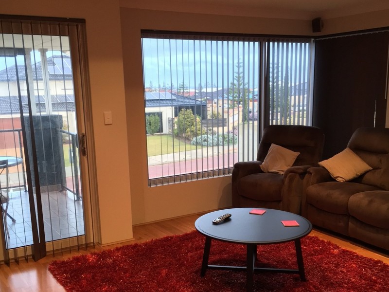 60 Hampshire Drive, Jindalee WA 6036