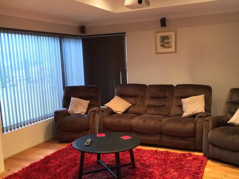 60 Hampshire Drive, Jindalee WA 6036