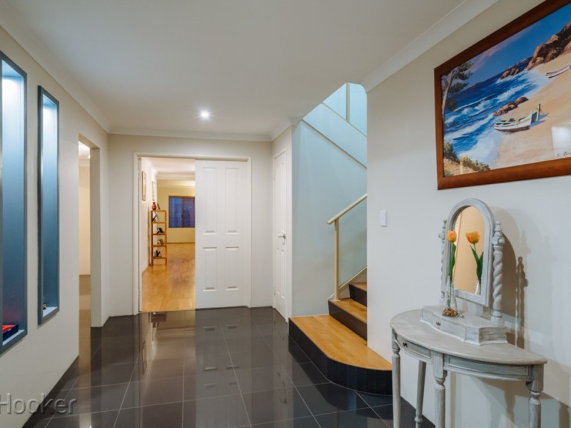 60 Hampshire Drive, Jindalee WA 6036