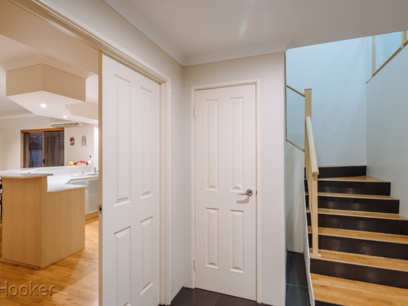 60 Hampshire Drive, Jindalee WA 6036