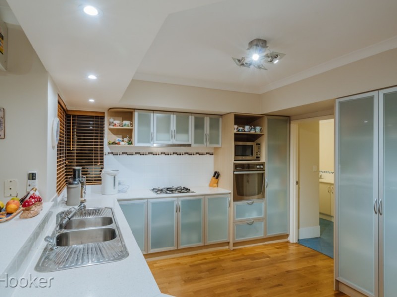 60 Hampshire Drive, Jindalee WA 6036