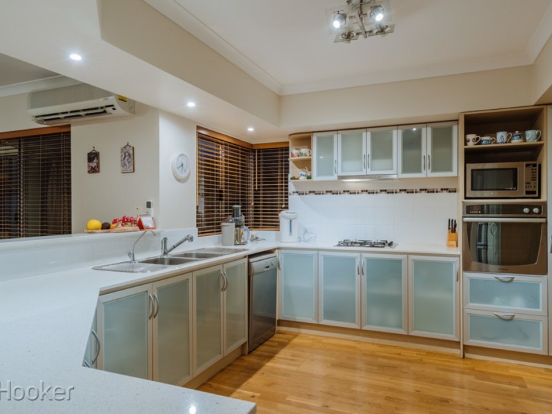 60 Hampshire Drive, Jindalee WA 6036