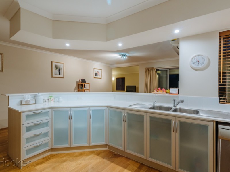 60 Hampshire Drive, Jindalee WA 6036