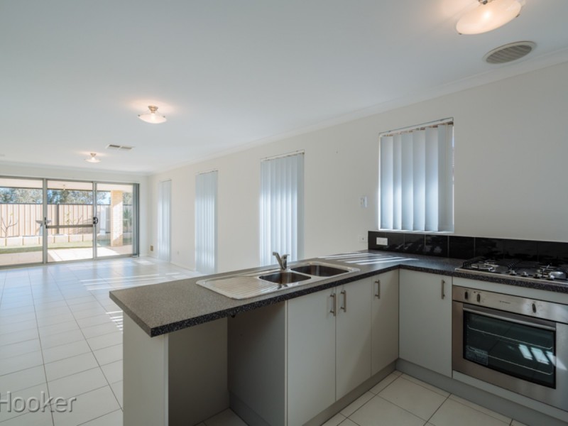 52 lauderdale Ramble, Carramar WA 6031