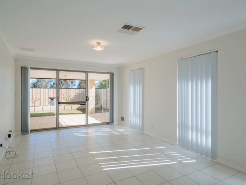 52 lauderdale Ramble, Carramar WA 6031